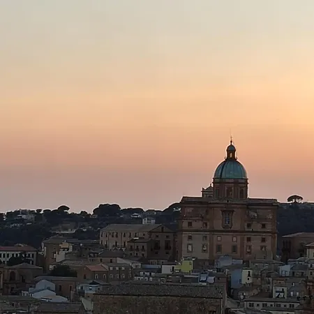 アパート Il Balcone Sulla Cattedrale Apartament ピアッツァ・アルメリーナ
